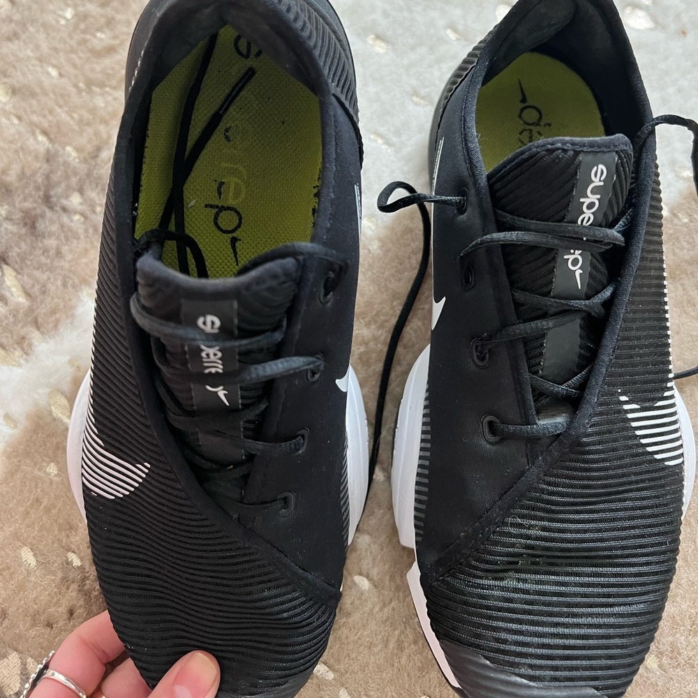 Nike size 8 - Picture 4 of 9